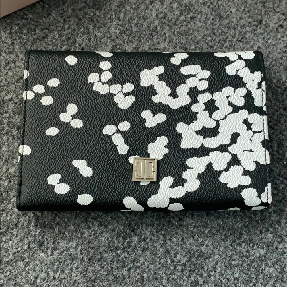Ivanka Trump Rio Wallet - Picture 5 of 6